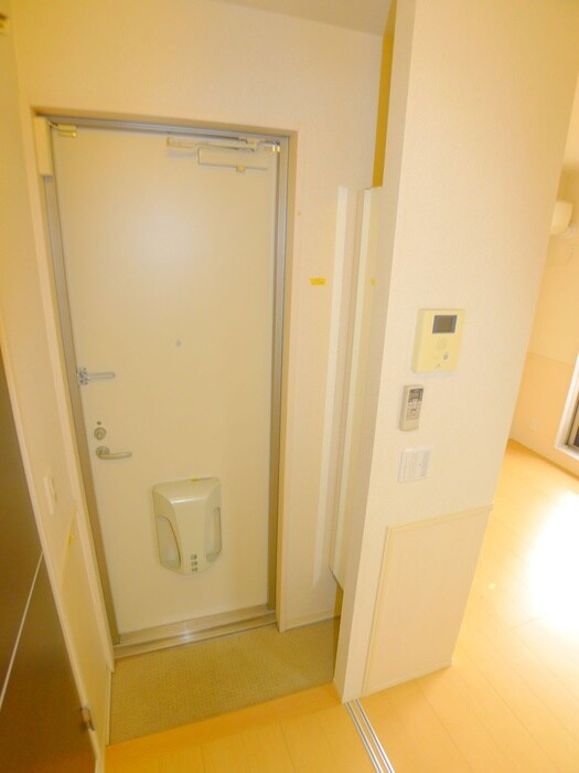 物件内観写真16　(玄関)