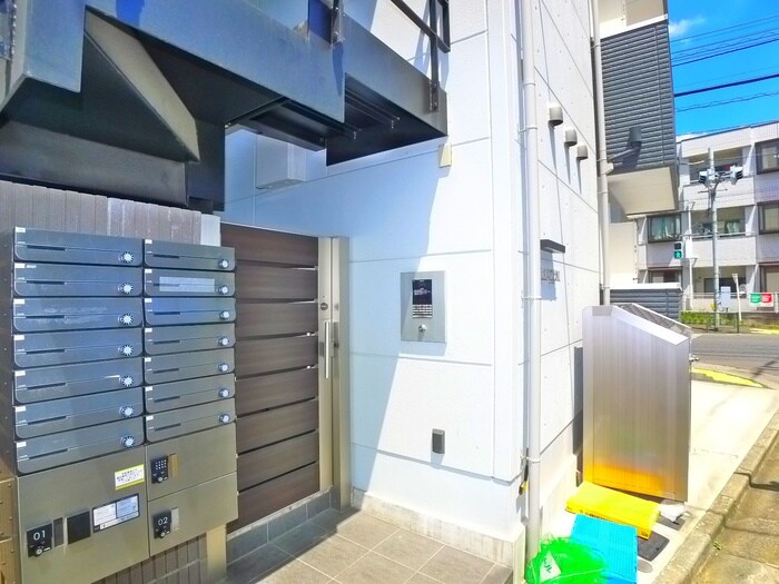 物件外観写真3　(エントランス部分)