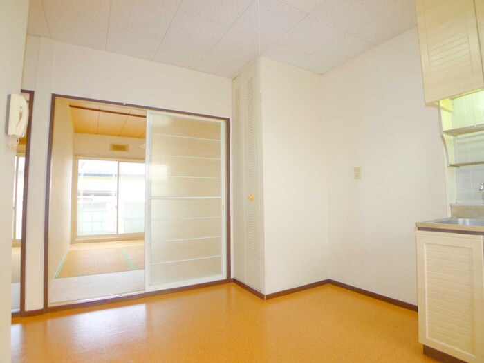 物件内観写真8　(居室)