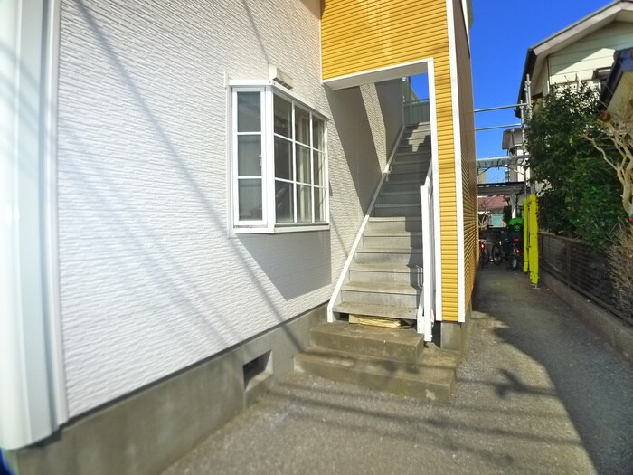 物件外観写真5　(エントランス部分)