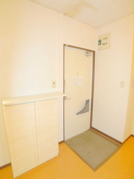 物件内観写真13　(玄関)