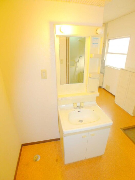 物件内観写真18　(洗濯機置場)