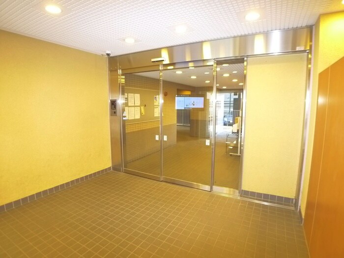 物件外観写真5　(エントランス部分)