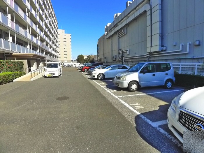 物件外観写真6　(駐車場)