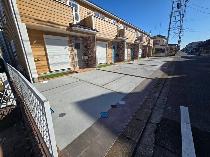 物件外観写真2　(駐車場)