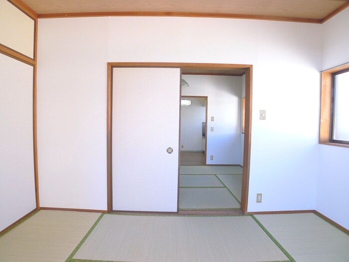 物件内観写真2　(居室)