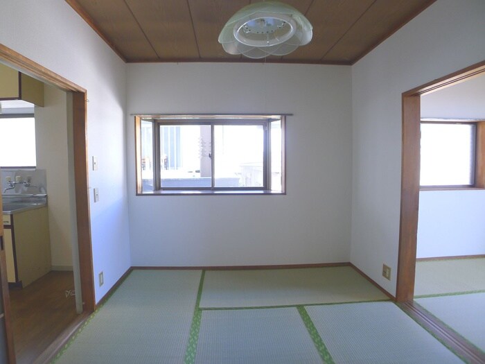 物件内観写真4　(室内からの展望)