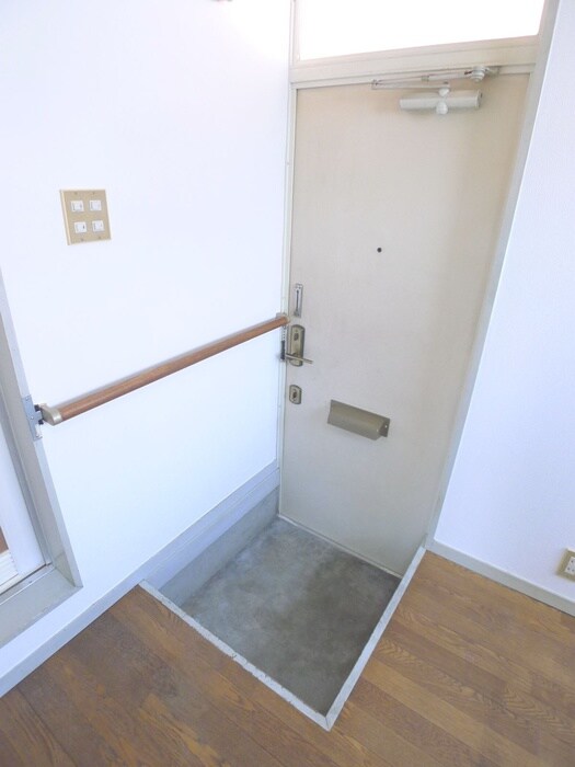 物件内観写真11　(玄関)