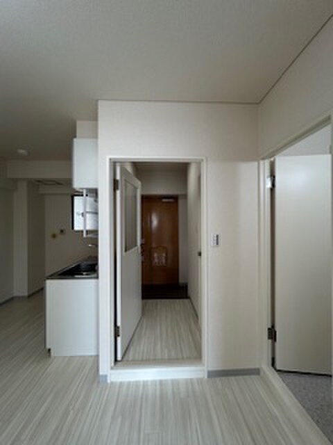 物件内観写真16　(廊下)