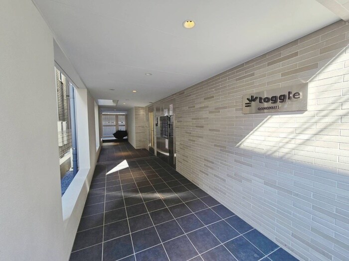 物件外観写真2　(エントランス部分)