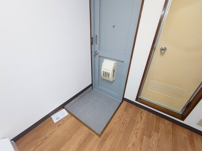 物件内観写真10　(玄関)