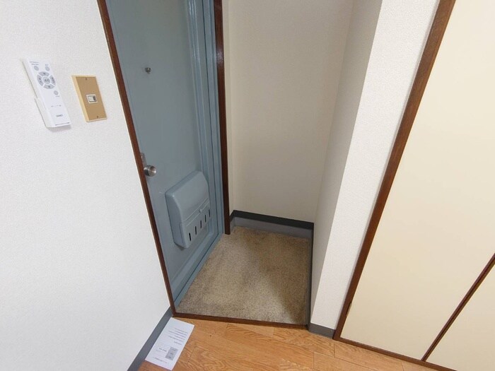 物件内観写真16　(玄関)