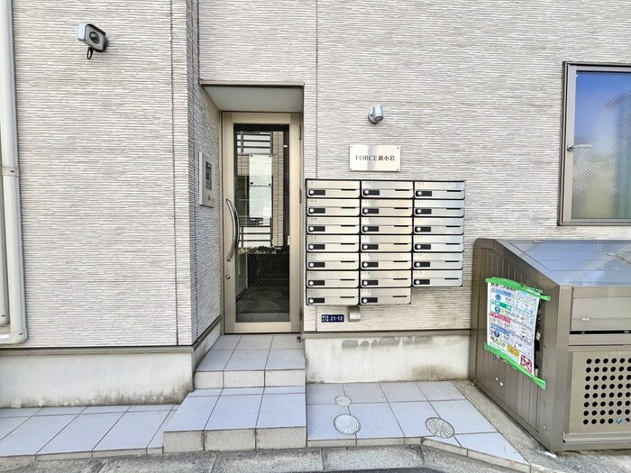 物件外観写真2　(エントランス部分)