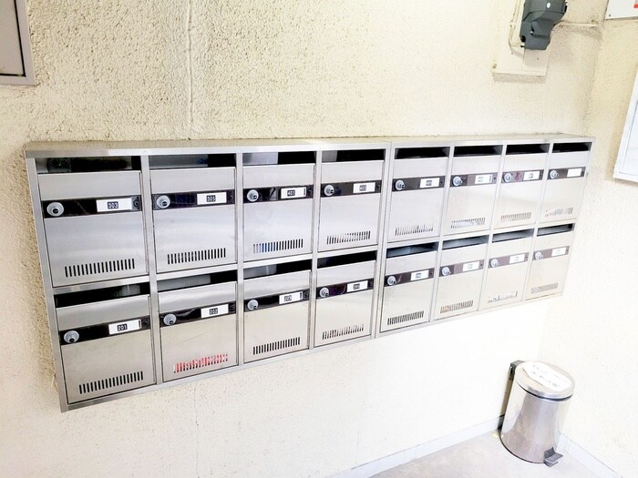 物件外観写真5　(エントランス部分)