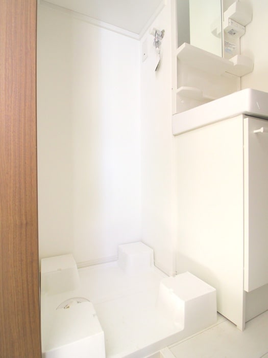 物件内観写真11　(洗濯機置場)