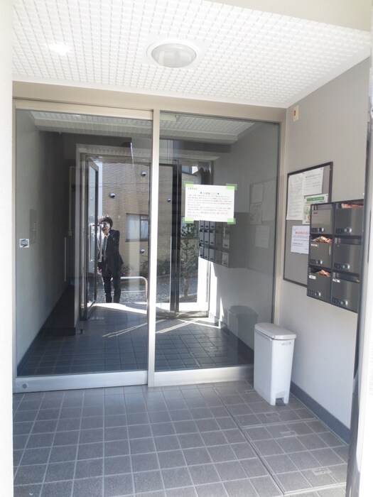 物件外観写真2　(エントランス部分)