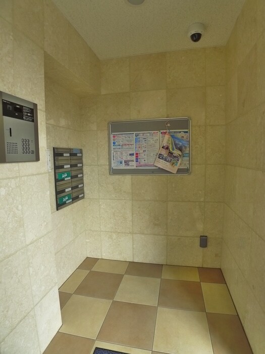 物件外観写真4　(エントランス部分)