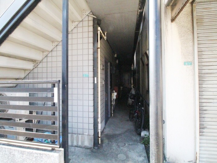 物件外観写真6　(エントランス部分)