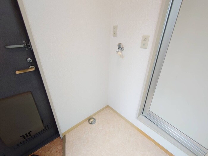 物件内観写真15　(洗濯機置場)