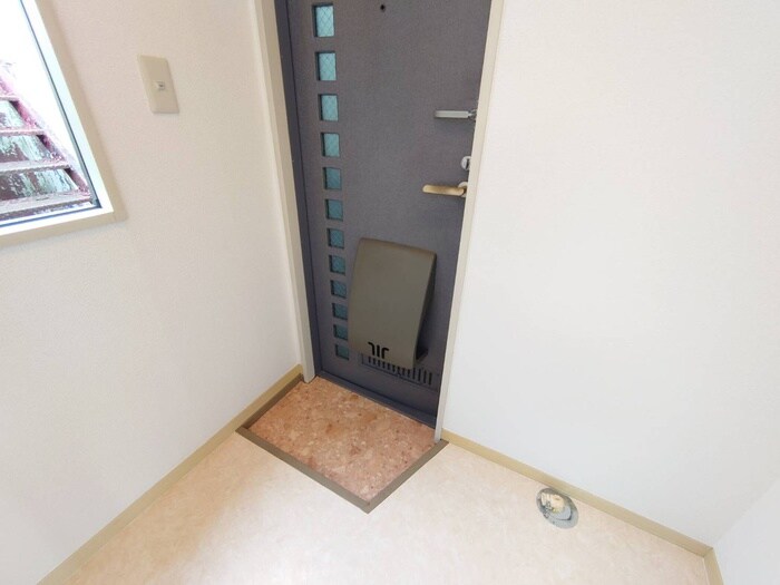 物件内観写真16　(玄関)