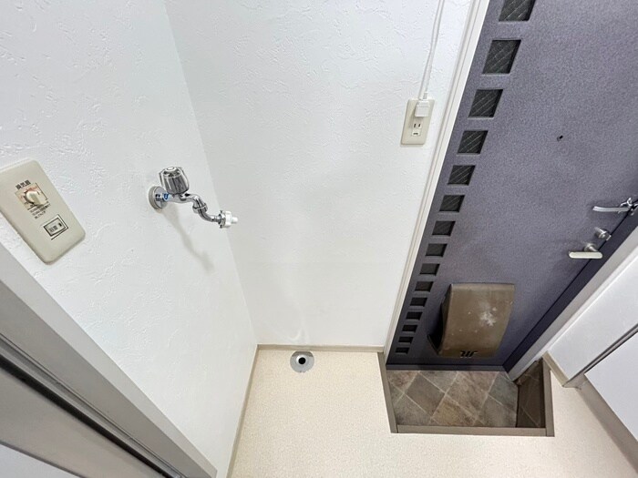 物件内観写真16　(洗濯機置場)