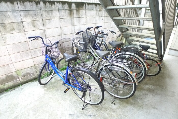 物件外観写真3　(駐輪場)