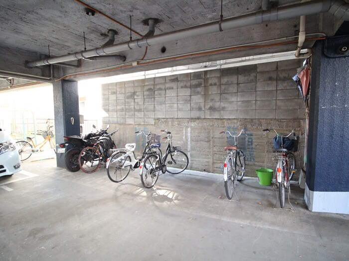 物件外観写真5　(駐輪場)