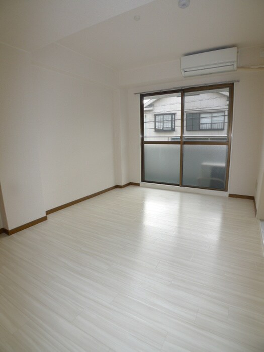 物件内観写真10　(室内からの展望)