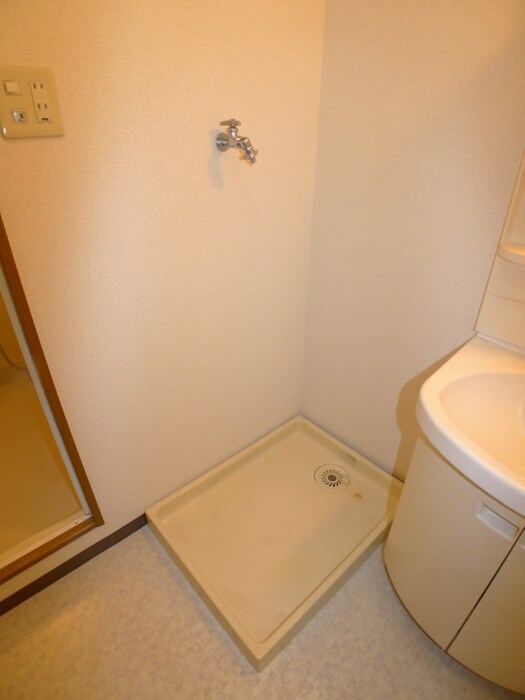 物件内観写真18　(洗濯機置場)