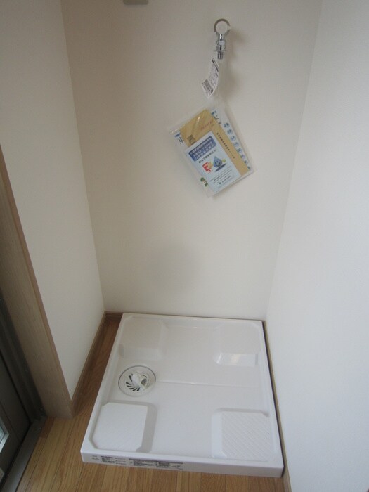 物件内観写真14　(洗濯機置場)