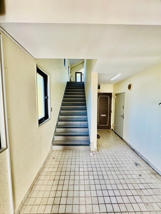 物件外観写真6　(エントランス部分)