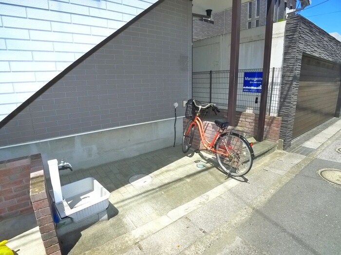 物件外観写真2　(駐輪場)