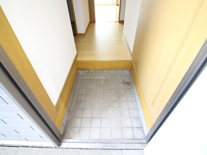 物件内観写真7　(玄関)