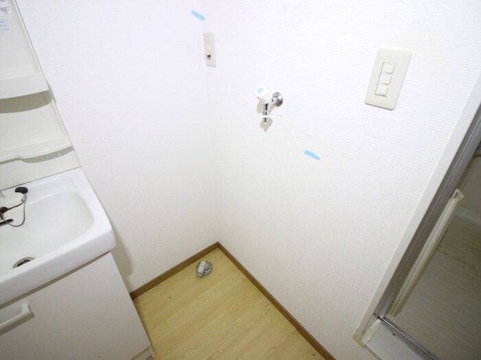 物件内観写真11　(洗濯機置場)