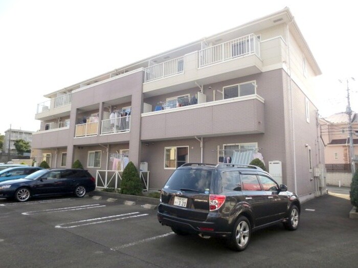 物件外観写真3　(駐車場)