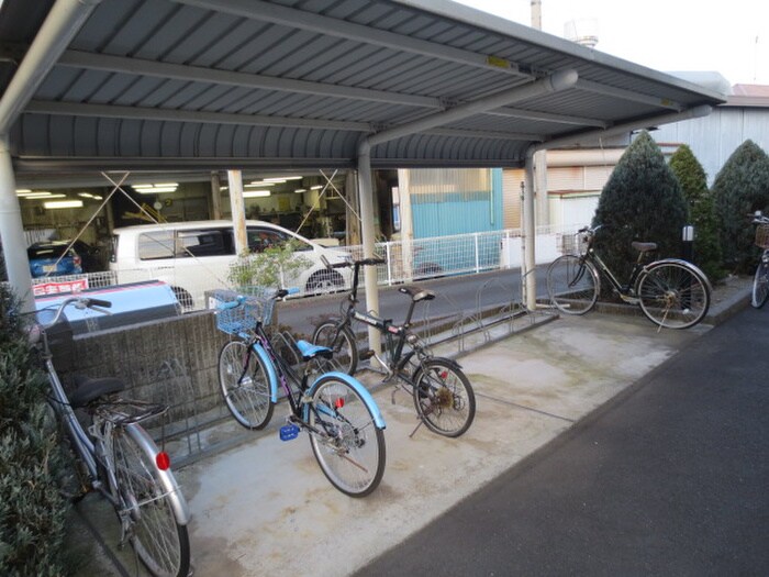 物件外観写真4　(駐輪場)