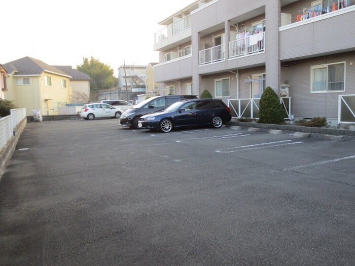 物件外観写真5　(駐車場)