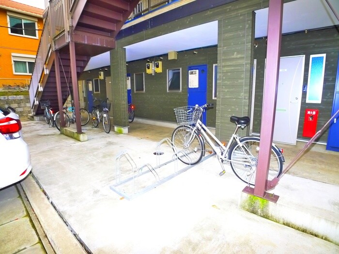 物件外観写真3　(駐輪場)