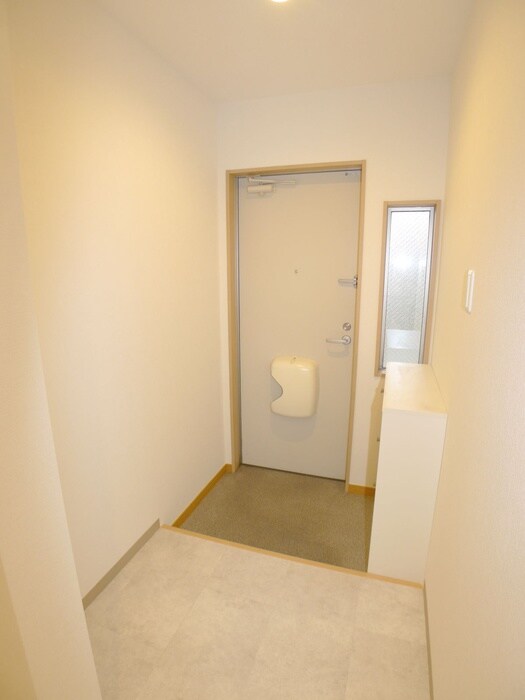 物件内観写真16　(玄関)