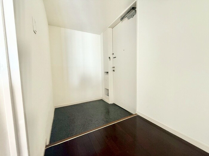 物件内観写真18　(玄関)