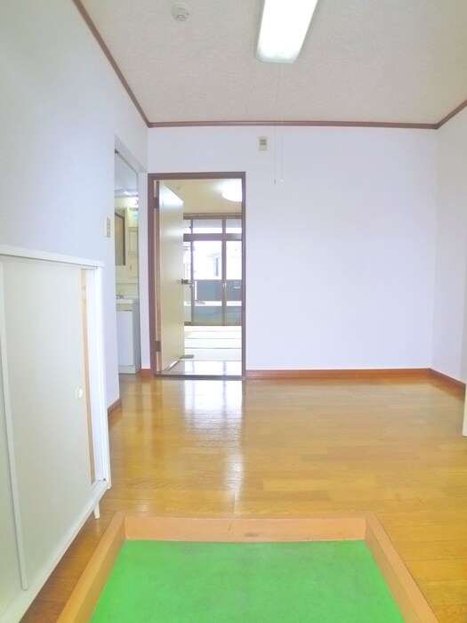 物件内観写真10　(玄関)