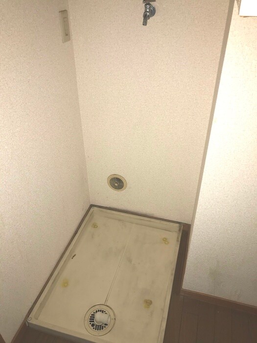 物件内観写真15　(洗濯機置場)