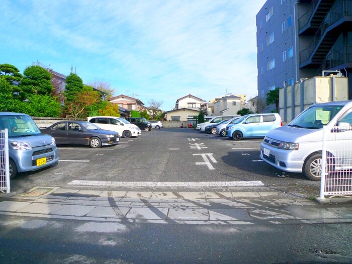 物件外観写真4　(駐車場)