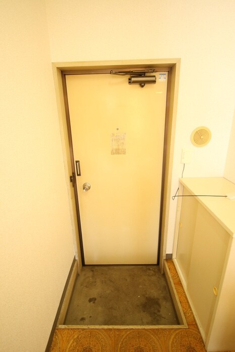 物件内観写真18　(玄関)