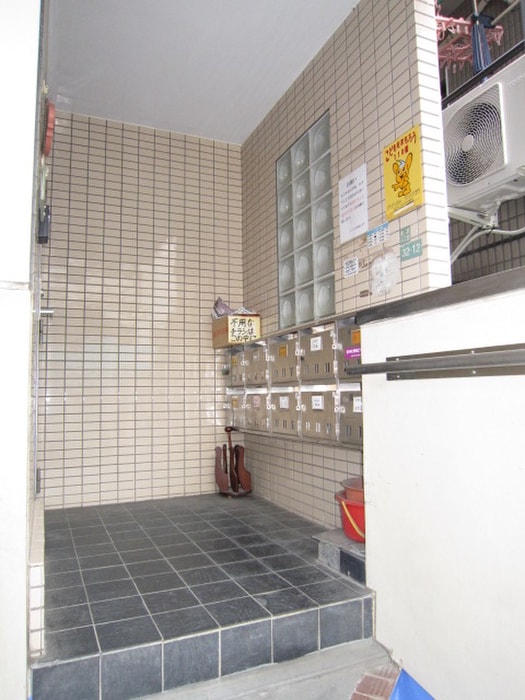 物件外観写真4　(エントランス部分)