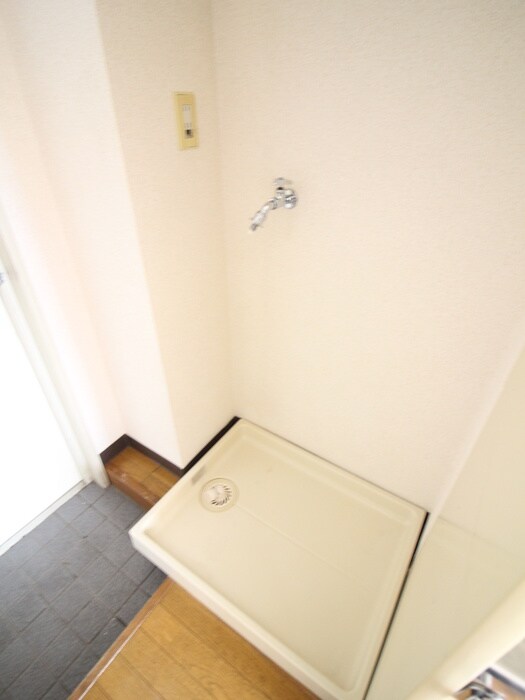 物件内観写真13　(洗濯機置場)