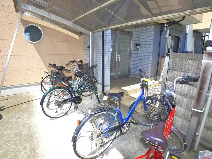 物件外観写真5　(駐輪場)