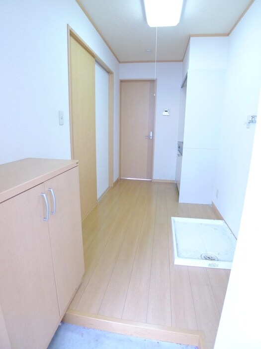 物件内観写真12　(玄関)