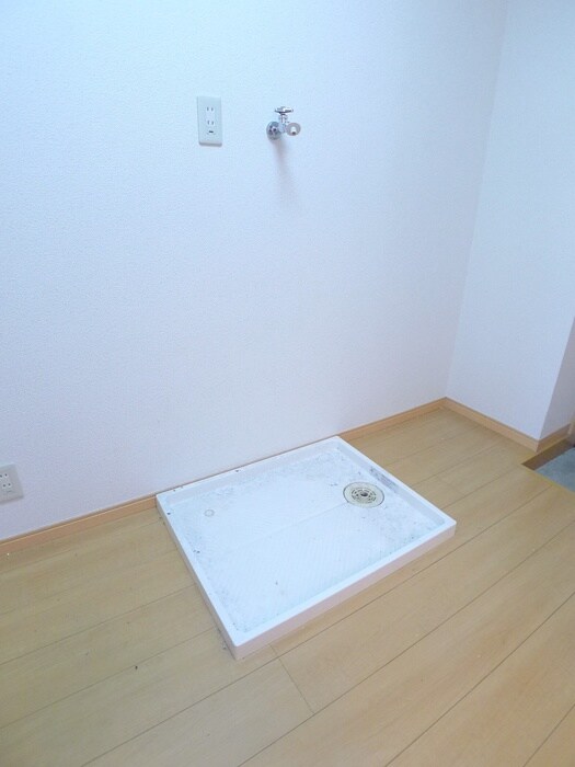 物件内観写真13　(洗濯機置場)