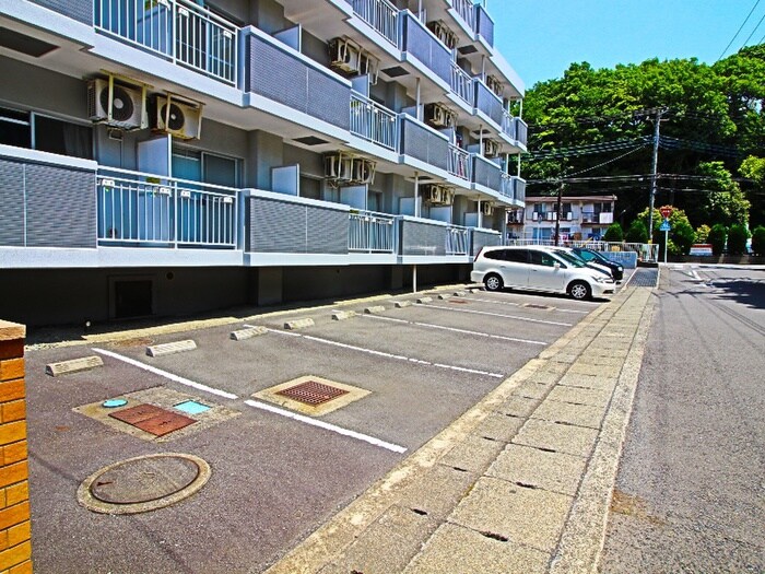 物件外観写真4　(駐車場)